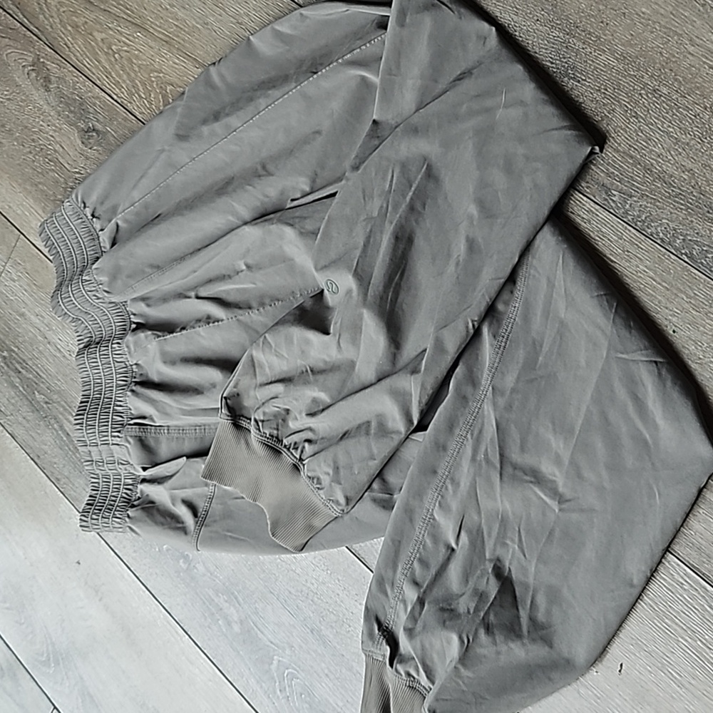 Lululemon wanderer cropped jogger